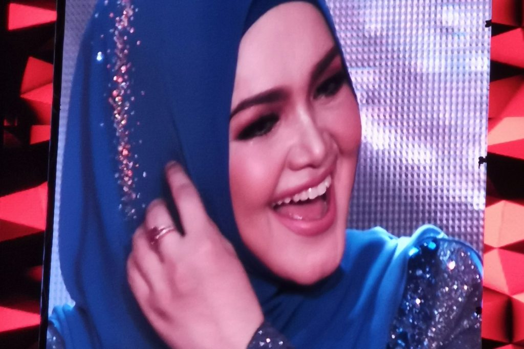 Siti Nurhaliza Funds Scholarships, Rural Health Programs