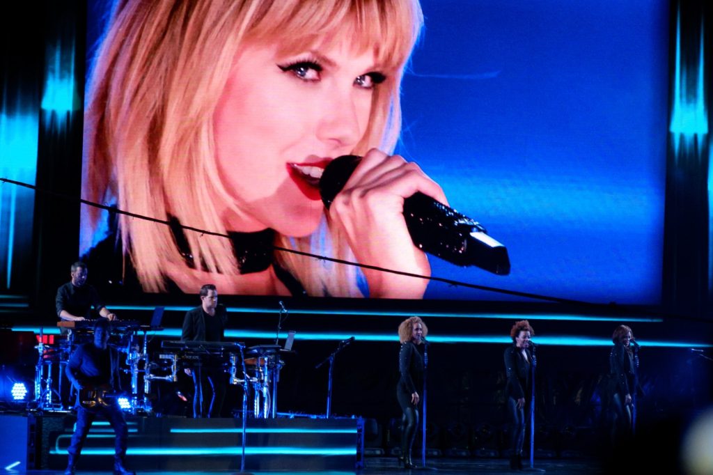 Taylor Swift wedding gift rule sparks etiquette debate