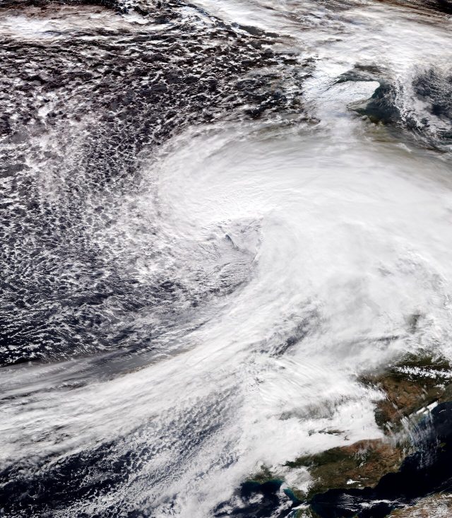 ai-fill-8804 Storm Kristin Kills 5, Damages Infrastructure in Portugal