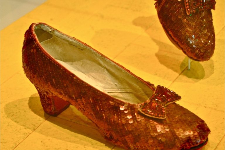 The Wizard of Oz at 85: How 1939 Technicolor Film Shaped Hollywood and Endures as Cultural Touchstone