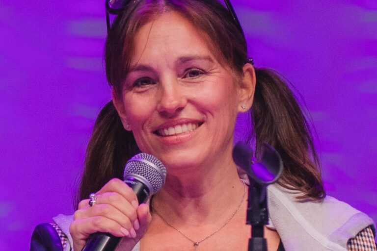 Amy Jo Johnson and Donnie Wahlberg Safe After Private Jet Skids Off Las Vegas Runway