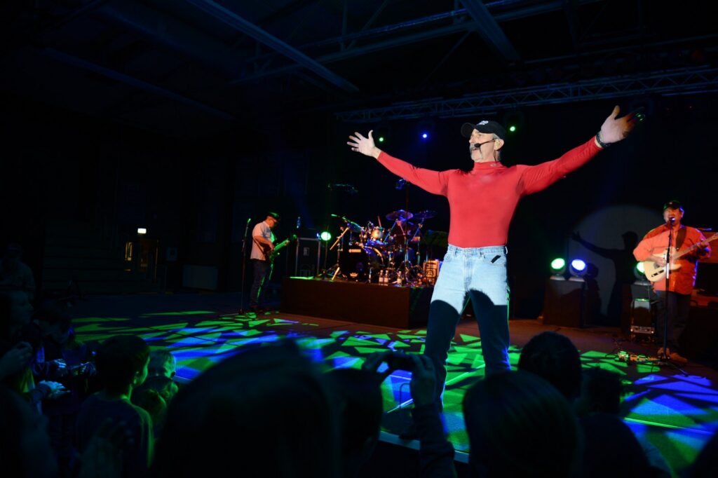 Vogelbach's Karaoke Moment Signals Music Career Shift After Brewers' Title