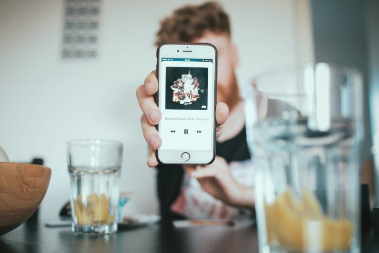 How Algorithms and Social Playlists are Reshaping Modern Music Discovery